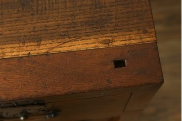 和製アンティーク　前面(欅材)　天板・側面(栗材)　真鍮金具　新潟産の帳場箪笥　(R-078304)