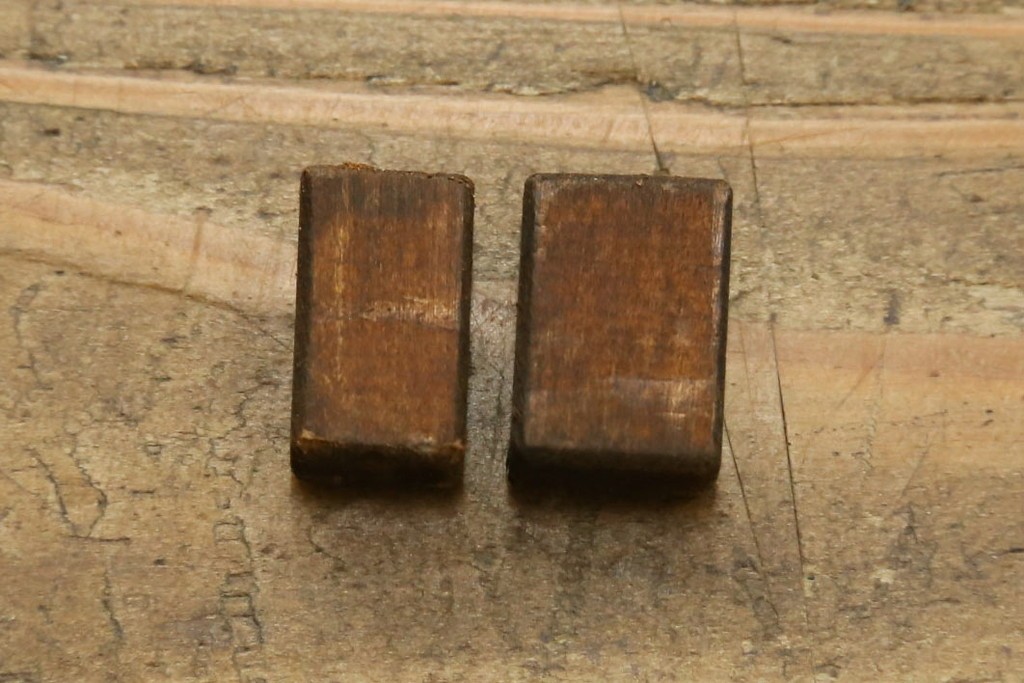 和製アンティーク　前面(欅材)　天板・側面(栗材)　真鍮金具　新潟産の帳場箪笥　(R-078304)