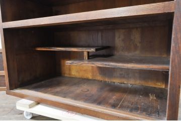 和製アンティーク　上手物!!　前面欅(ケヤキ)材　玉杢　鹿角(かづの)を使った引き手が珍しい関東水屋箪笥ローボード(収納棚、戸棚、サイドボード、サイドキャビネット、テレビ台、テレビボード)(R-078305)