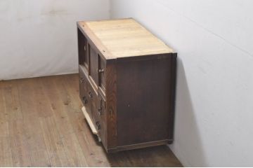 和製アンティーク　上手物!!　前面欅(ケヤキ)材　玉杢　鹿角(かづの)を使った引き手が珍しい関東水屋箪笥ローボード(収納棚、戸棚、サイドボード、サイドキャビネット、テレビ台、テレビボード)(R-078306)