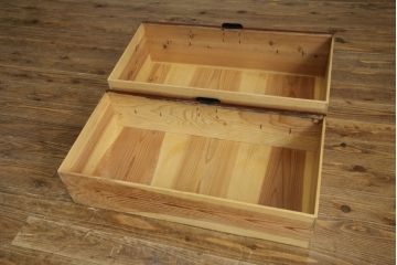和製アンティーク　超美品!!　前面欅(ケヤキ)材　赤みがかった木肌に黒々とした金具が映える庄内箪笥ローボード(時代箪笥、収納タンス、引き出し、ローチェスト、テレビ台、テレビボード)(R-078309)