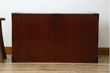 和製アンティーク　超美品!!　前面欅(ケヤキ)材　赤みがかった木肌に黒々とした金具が映える庄内箪笥ローボード(時代箪笥、収納タンス、引き出し、ローチェスト、テレビ台、テレビボード)(R-078309)