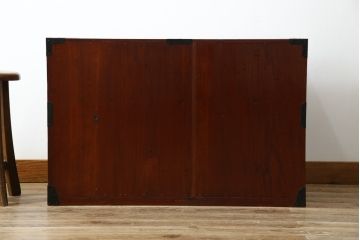 和製アンティーク　超美品!!　前面欅(ケヤキ)材　赤みがかった木肌に黒々とした金具が映える庄内箪笥ローボード(時代箪笥、収納タンス、引き出し、ローチェスト、テレビ台、テレビボード)(R-078310)