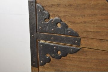 和製アンティーク　激レア!!　希少!　完全オリジナル　船箪笥のような錠前金具の付いた佐渡小木箪笥(佐渡箪笥、和タンス、時代箪笥、衣装箪笥、桐たんす、収納箪笥、引き出し)(R-078311)