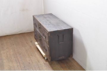 和製アンティーク　立派な金具が目を惹く佐渡小木箪笥ローボード(時代箪笥、収納タンス、引き出し、ローチェスト、テレビ台、テレビボード)(R-078313)