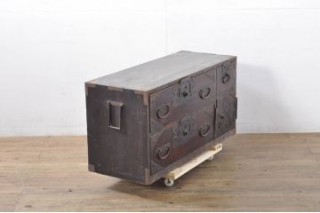 和製アンティーク　立派な金具が目を惹く佐渡小木箪笥ローボード(時代箪笥、収納タンス、引き出し、ローチェスト、テレビ台、テレビボード)(R-078314)
