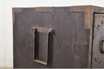 和製アンティーク　立派な金具が目を惹く佐渡小木箪笥ローボード(時代箪笥、収納タンス、引き出し、ローチェスト、テレビ台、テレビボード)(R-078314)