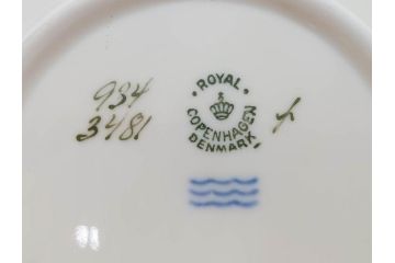デンマーク　ROYAL COPENHAGEN(ロイヤルコペンハーゲン)　B級品　934/3481　935/3481　どんなシーンにも合わせやすいフルーツプレート2枚セット(果物モチーフ、皿、ディッシュ、洋食器)(R-078333)