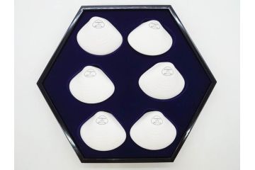 1980年　フランクリン画廊　徳川黎明會監修　「源氏物語貝合せ」　約10cm　3.3寸 雅な絵柄が美しい貝絵皿54枚揃(限定版、飾り皿、認定書、解説書付き、ボーンチャイナ、陶器、金彩、蒔絵、重箱、三寸三分)(R-078337)