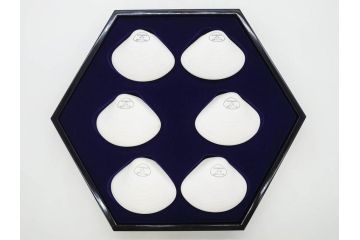 1980年　フランクリン画廊　徳川黎明會監修　「源氏物語貝合せ」　約10cm　3.3寸 雅な絵柄が美しい貝絵皿54枚揃(限定版、飾り皿、認定書、解説書付き、ボーンチャイナ、陶器、金彩、蒔絵、重箱、三寸三分)(R-078337)