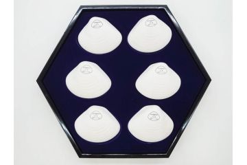 1980年　フランクリン画廊　徳川黎明會監修　「源氏物語貝合せ」　約10cm　3.3寸 雅な絵柄が美しい貝絵皿54枚揃(限定版、飾り皿、認定書、解説書付き、ボーンチャイナ、陶器、金彩、蒔絵、重箱、三寸三分)(R-078337)
