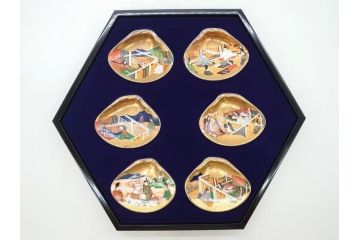 1980年　フランクリン画廊　徳川黎明會監修　「源氏物語貝合せ」　約10cm　3.3寸 雅な絵柄が美しい貝絵皿54枚揃(限定版、飾り皿、認定書、解説書付き、ボーンチャイナ、陶器、金彩、蒔絵、重箱、三寸三分)(R-078337)