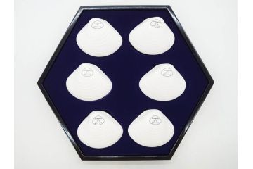 1980年　フランクリン画廊　徳川黎明會監修　「源氏物語貝合せ」　約10cm　3.3寸 雅な絵柄が美しい貝絵皿54枚揃(限定版、飾り皿、認定書、解説書付き、ボーンチャイナ、陶器、金彩、蒔絵、重箱、三寸三分)(R-078337)