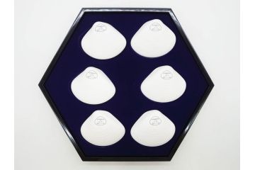 1980年　フランクリン画廊　徳川黎明會監修　「源氏物語貝合せ」　約10cm　3.3寸 雅な絵柄が美しい貝絵皿54枚揃(限定版、飾り皿、認定書、解説書付き、ボーンチャイナ、陶器、金彩、蒔絵、重箱、三寸三分)(R-078337)