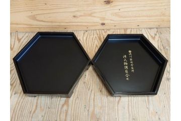 1980年　フランクリン画廊　徳川黎明會監修　「源氏物語貝合せ」　約10cm　3.3寸 雅な絵柄が美しい貝絵皿54枚揃(限定版、飾り皿、認定書、解説書付き、ボーンチャイナ、陶器、金彩、蒔絵、重箱、三寸三分)(R-078337)