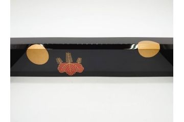 輪島塗　蒔絵が引き立つ炉縁(漆塗り、茶道具、金彩、菊桐文、共箱付き)(R-078338)
