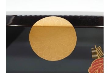 輪島塗　蒔絵が引き立つ炉縁(漆塗り、茶道具、金彩、菊桐文、共箱付き)(R-078338)