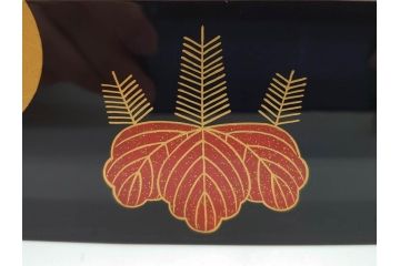 輪島塗　蒔絵が引き立つ炉縁(漆塗り、茶道具、金彩、菊桐文、共箱付き)(R-078338)