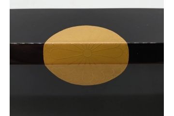 輪島塗　蒔絵が引き立つ炉縁(漆塗り、茶道具、金彩、菊桐文、共箱付き)(R-078338)