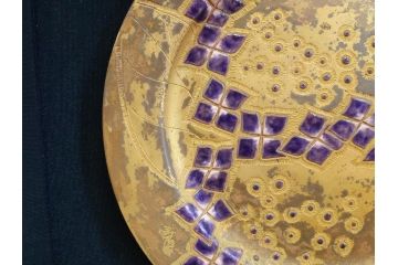 美彦銘　金彩花文七宝額　約24cm　8寸　紫陽花のデザインが際立つ飾皿(飾り皿、額皿、花、和皿、大皿、和食器、共箱付き、八寸)(R-078339)