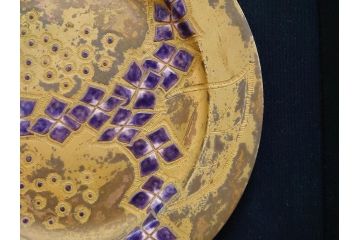 美彦銘　金彩花文七宝額　約24cm　8寸　紫陽花のデザインが際立つ飾皿(飾り皿、額皿、花、和皿、大皿、和食器、共箱付き、八寸)(R-078339)