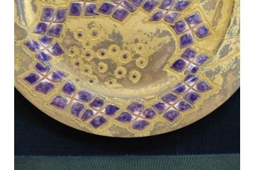 美彦銘　金彩花文七宝額　約24cm　8寸　紫陽花のデザインが際立つ飾皿(飾り皿、額皿、花、和皿、大皿、和食器、共箱付き、八寸)(R-078339)