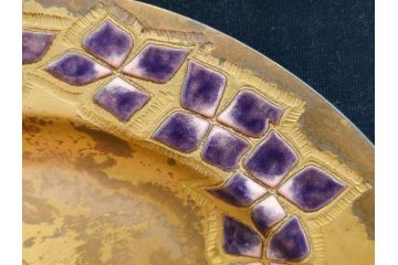 美彦銘　金彩花文七宝額　約24cm　8寸　紫陽花のデザインが際立つ飾皿(飾り皿、額皿、花、和皿、大皿、和食器、共箱付き、八寸)(R-078339)