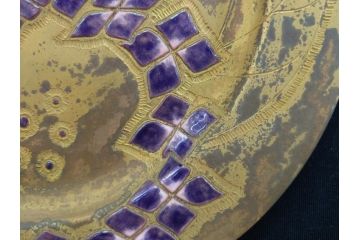 美彦銘　金彩花文七宝額　約24cm　8寸　紫陽花のデザインが際立つ飾皿(飾り皿、額皿、花、和皿、大皿、和食器、共箱付き、八寸)(R-078339)