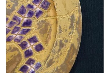 美彦銘　金彩花文七宝額　約24cm　8寸　紫陽花のデザインが際立つ飾皿(飾り皿、額皿、花、和皿、大皿、和食器、共箱付き、八寸)(R-078339)