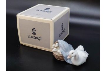 スペイン　リヤドロ　LLADRO　アヒルの家族　4895　高さ50cm　アヒル達の表情が可愛らしいフィギュリン(親子、ファミリー、置物、オブジェ、陶器人形、共箱付き)(R-078342)
