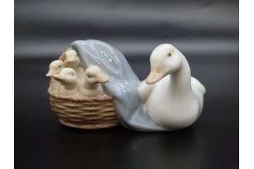 スペイン　リヤドロ　LLADRO　アヒルの家族　4895　高さ50cm　アヒル達の表情が可愛らしいフィギュリン(親子、ファミリー、置物、オブジェ、陶器人形、共箱付き)(R-078342)