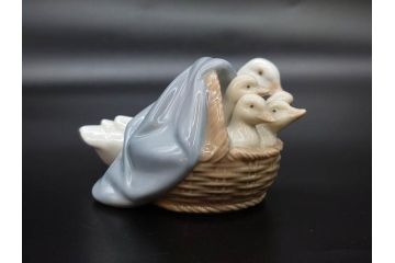 スペイン　リヤドロ　LLADRO　アヒルの家族　4895　高さ50cm　アヒル達の表情が可愛らしいフィギュリン(親子、ファミリー、置物、オブジェ、陶器人形、共箱付き)(R-078342)