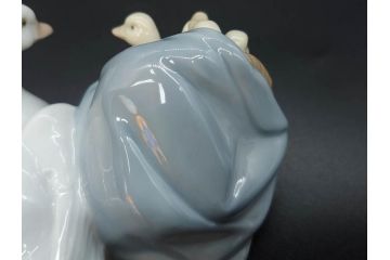 スペイン　リヤドロ　LLADRO　アヒルの家族　4895　高さ50cm　アヒル達の表情が可愛らしいフィギュリン(親子、ファミリー、置物、オブジェ、陶器人形、共箱付き)(R-078342)