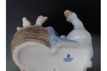 スペイン　リヤドロ　LLADRO　アヒルの家族　4895　高さ50cm　アヒル達の表情が可愛らしいフィギュリン(親子、ファミリー、置物、オブジェ、陶器人形、共箱付き)(R-078342)