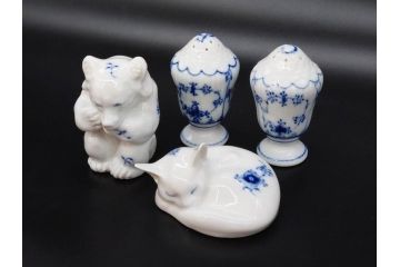 デンマーク　ROYAL COPENHAGEN(ロイヤルコペンハーゲン)　ブルーフルーテッド　プレイン　繊細に描かれた模様が上品なソルト&ペッパー・フィギュリン2点セット(塩胡椒入れ、調味料、置物、眠り猫、キャット、熊、ベア)(R-078343)