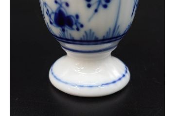 デンマーク　ROYAL COPENHAGEN(ロイヤルコペンハーゲン)　ブルーフルーテッド　プレイン　繊細に描かれた模様が上品なソルト&ペッパー・フィギュリン2点セット(塩胡椒入れ、調味料、置物、眠り猫、キャット、熊、ベア)(R-078343)