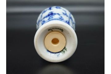 デンマーク　ROYAL COPENHAGEN(ロイヤルコペンハーゲン)　ブルーフルーテッド　プレイン　繊細に描かれた模様が上品なソルト&ペッパー・フィギュリン2点セット(塩胡椒入れ、調味料、置物、眠り猫、キャット、熊、ベア)(R-078343)