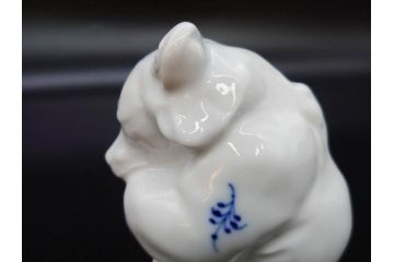 デンマーク　ROYAL COPENHAGEN(ロイヤルコペンハーゲン)　ブルーフルーテッド　プレイン　繊細に描かれた模様が上品なソルト&ペッパー・フィギュリン2点セット(塩胡椒入れ、調味料、置物、眠り猫、キャット、熊、ベア)(R-078343)