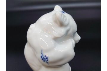 デンマーク　ROYAL COPENHAGEN(ロイヤルコペンハーゲン)　ブルーフルーテッド　プレイン　繊細に描かれた模様が上品なソルト&ペッパー・フィギュリン2点セット(塩胡椒入れ、調味料、置物、眠り猫、キャット、熊、ベア)(R-078343)