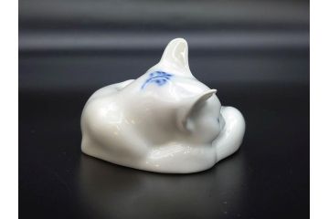 デンマーク　ROYAL COPENHAGEN(ロイヤルコペンハーゲン)　ブルーフルーテッド　プレイン　繊細に描かれた模様が上品なソルト&ペッパー・フィギュリン2点セット(塩胡椒入れ、調味料、置物、眠り猫、キャット、熊、ベア)(R-078343)
