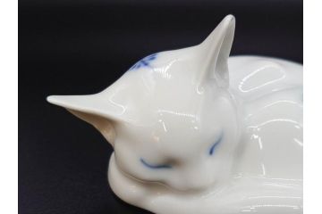 デンマーク　ROYAL COPENHAGEN(ロイヤルコペンハーゲン)　ブルーフルーテッド　プレイン　繊細に描かれた模様が上品なソルト&ペッパー・フィギュリン2点セット(塩胡椒入れ、調味料、置物、眠り猫、キャット、熊、ベア)(R-078343)