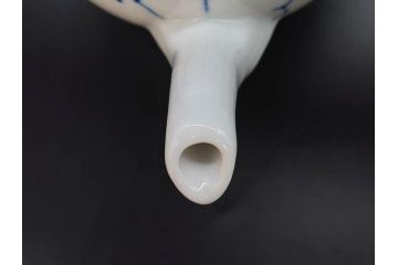 デンマーク　ROYAL COPENHAGEN(ロイヤルコペンハーゲン)　ブルーフルーテッドプレイン　繊細に描かれたブルーの模様が上品なティーポット(洋食器)(R-078344)
