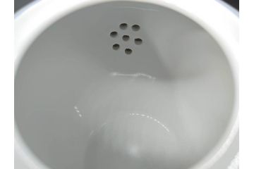 デンマーク　ROYAL COPENHAGEN(ロイヤルコペンハーゲン)　ブルーフルーテッドプレイン　繊細に描かれたブルーの模様が上品なティーポット(洋食器)(R-078344)