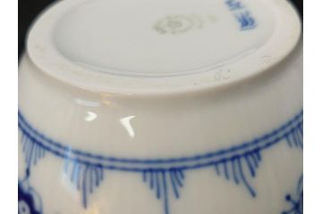 デンマーク　ROYAL COPENHAGEN(ロイヤルコペンハーゲン)　ブルーフルーテッドプレイン　繊細に描かれたブルーの模様が上品なティーポット(洋食器)(R-078344)