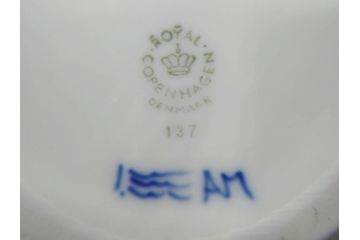 デンマーク　ROYAL COPENHAGEN(ロイヤルコペンハーゲン)　ブルーフルーテッドプレイン　繊細に描かれたブルーの模様が上品なティーポット(洋食器)(R-078344)