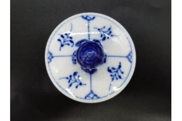 デンマーク　ROYAL COPENHAGEN(ロイヤルコペンハーゲン)　ブルーフルーテッドプレイン　繊細に描かれたブルーの模様が上品なティーポット(洋食器)(R-078344)