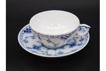 デンマーク　ROYAL COPENHAGEN(ロイヤルコペンハーゲン)　ブルーフルーテッド　ハーフレース　525　上品なデザインのティーカップ&ソーサー5客セット(洋食器、C&S)(R-078345)