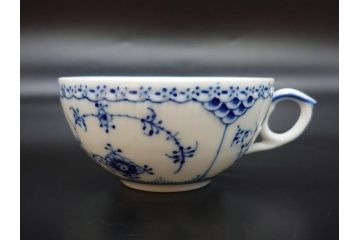 デンマーク　ROYAL COPENHAGEN(ロイヤルコペンハーゲン)　ブルーフルーテッド　ハーフレース　525　上品なデザインのティーカップ&ソーサー5客セット(洋食器、C&S)(R-078345)