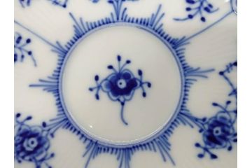 デンマーク　ROYAL COPENHAGEN(ロイヤルコペンハーゲン)　ブルーフルーテッド　ハーフレース　525　上品なデザインのティーカップ&ソーサー5客セット(洋食器、C&S)(R-078345)