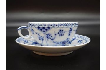 デンマーク　ROYAL COPENHAGEN(ロイヤルコペンハーゲン)　ブルーフルーテッド　ハーフレース　525　上品なデザインのティーカップ&ソーサー5客セット(洋食器、C&S)(R-078345)